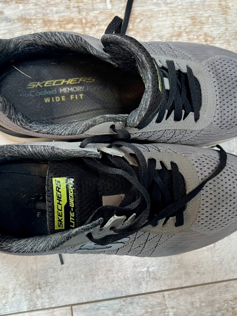 PRICE FIRM!  Mens Sketchers Dual-Lite Sneakers - Picture 6 of 9